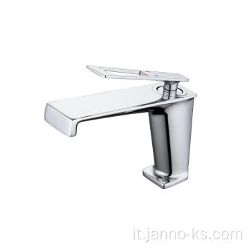 Uso del rubinetto per mixer a rubinetto a bacino singolo per il bagno